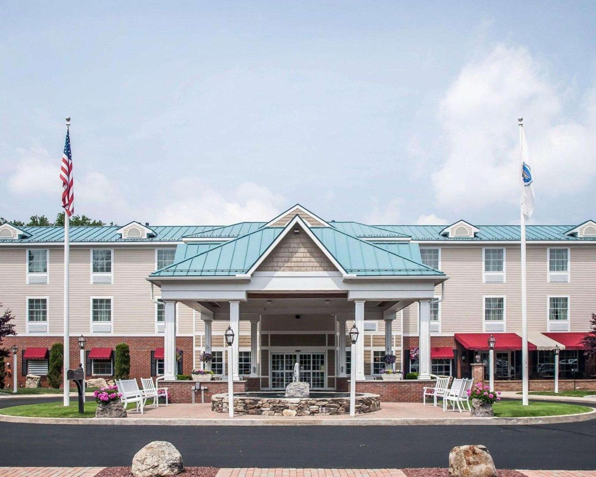 Comfort Inn & Suites Sturbridge-Brimfield Exterior foto