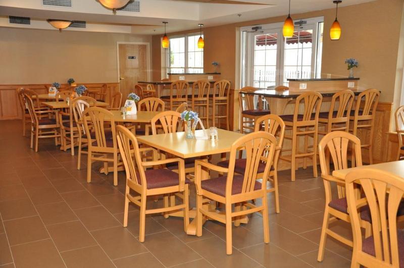Comfort Inn & Suites Sturbridge-Brimfield Exterior foto