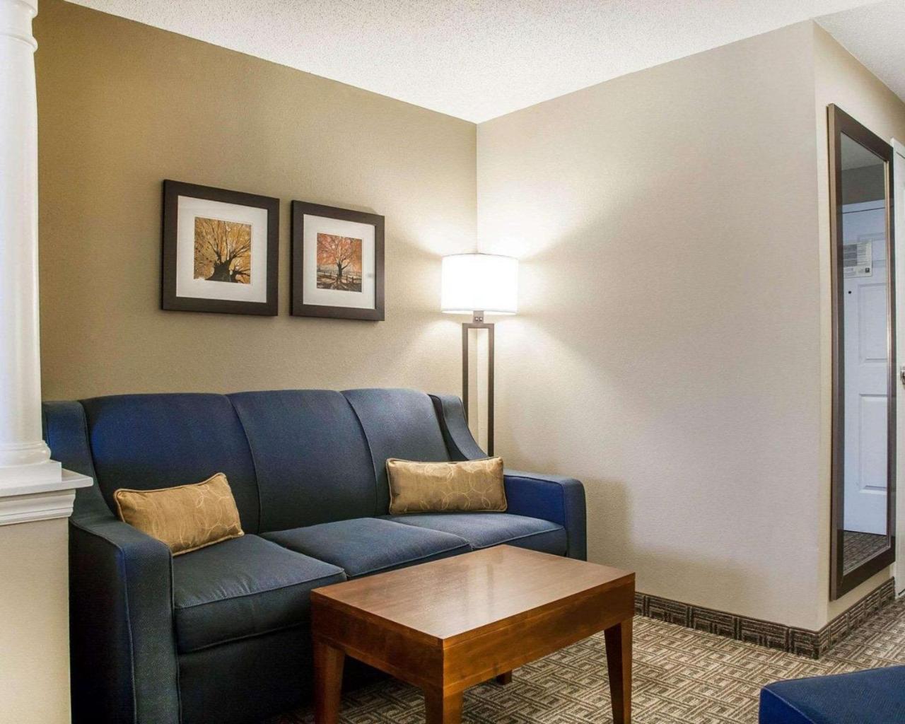 Comfort Inn & Suites Sturbridge-Brimfield Exterior foto
