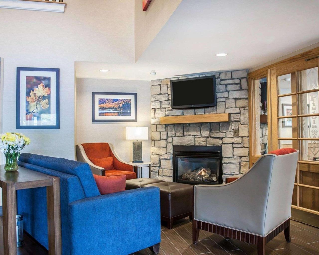 Comfort Inn & Suites Sturbridge-Brimfield Exterior foto